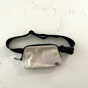Lululemon Everywhere Belt Bag (Cream w/ Black Zipper)